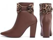 Bota Bico Fino Feminina