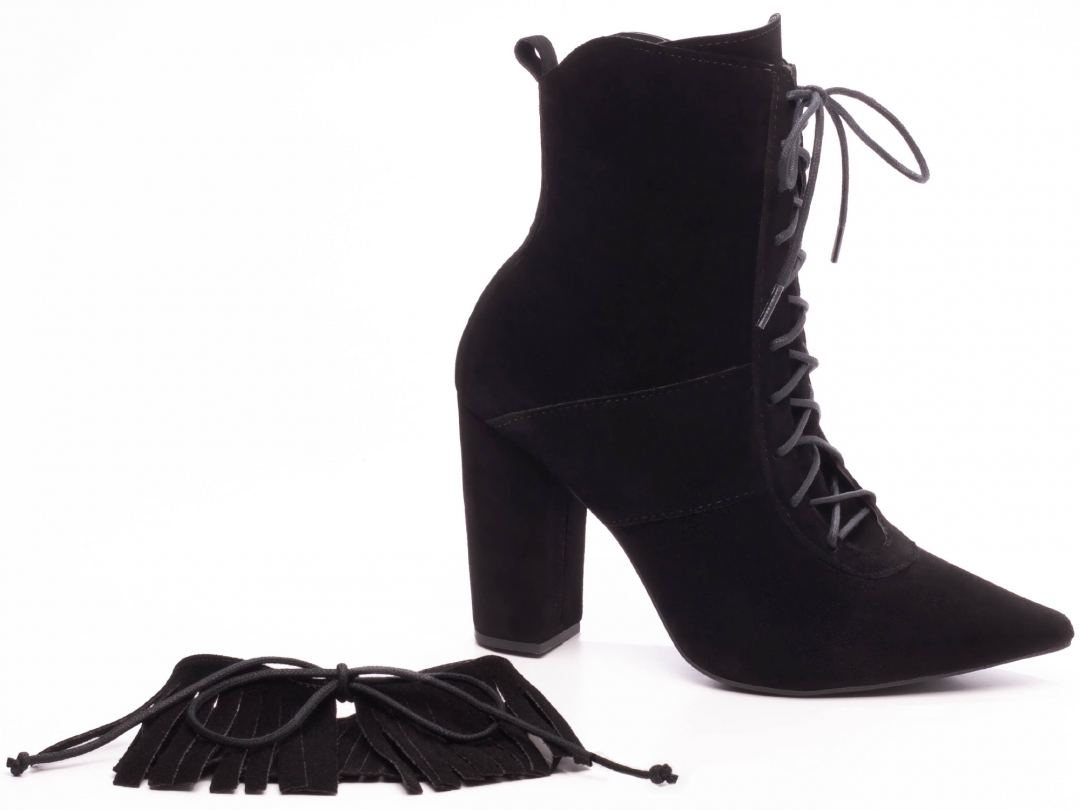 Bota bico fino de hot sale amarrar